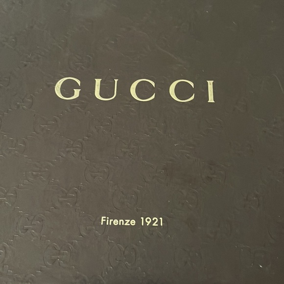 Very Classy High Heeled Perp Toe GUCCI Pumps - Picture 7 of 7